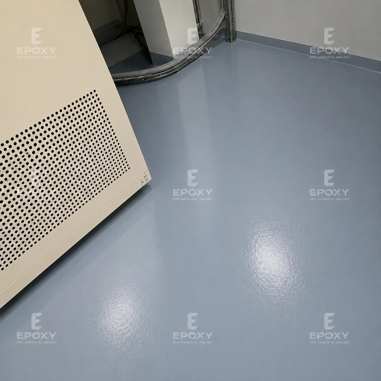 Finished grey floor detail inside a Carrefour service area