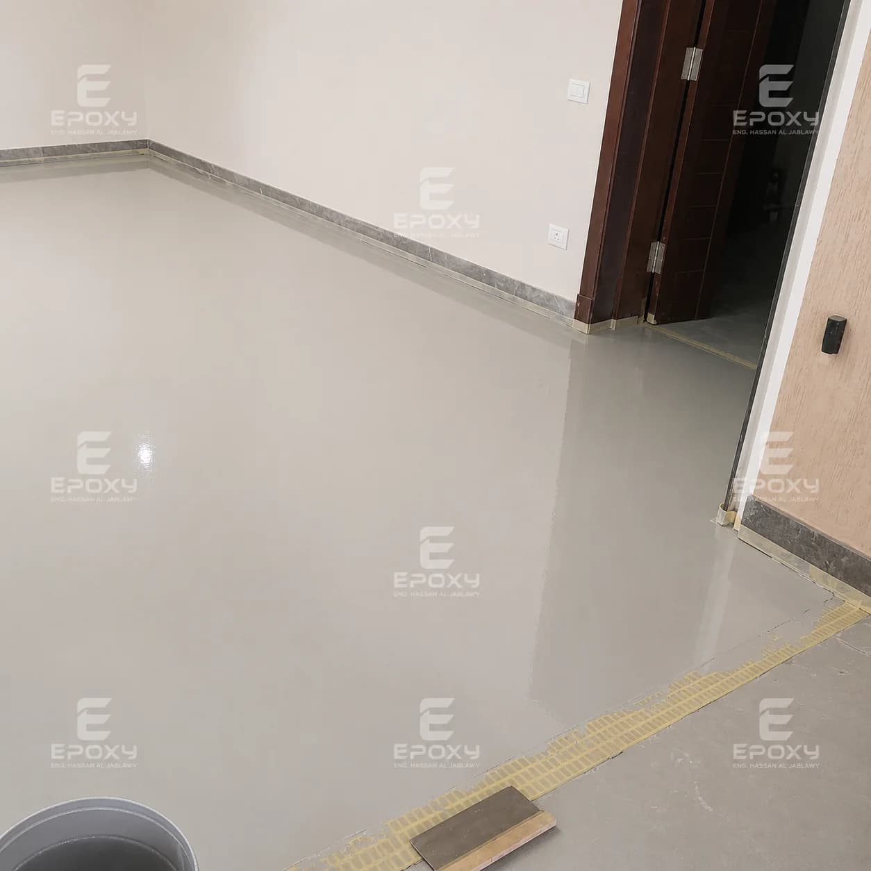 Finished epoxy floor detail with movement joint inside a SODIC project